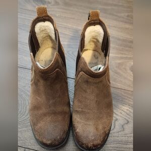 UGG Brown Suede Chukka Boots with Shearling Lining